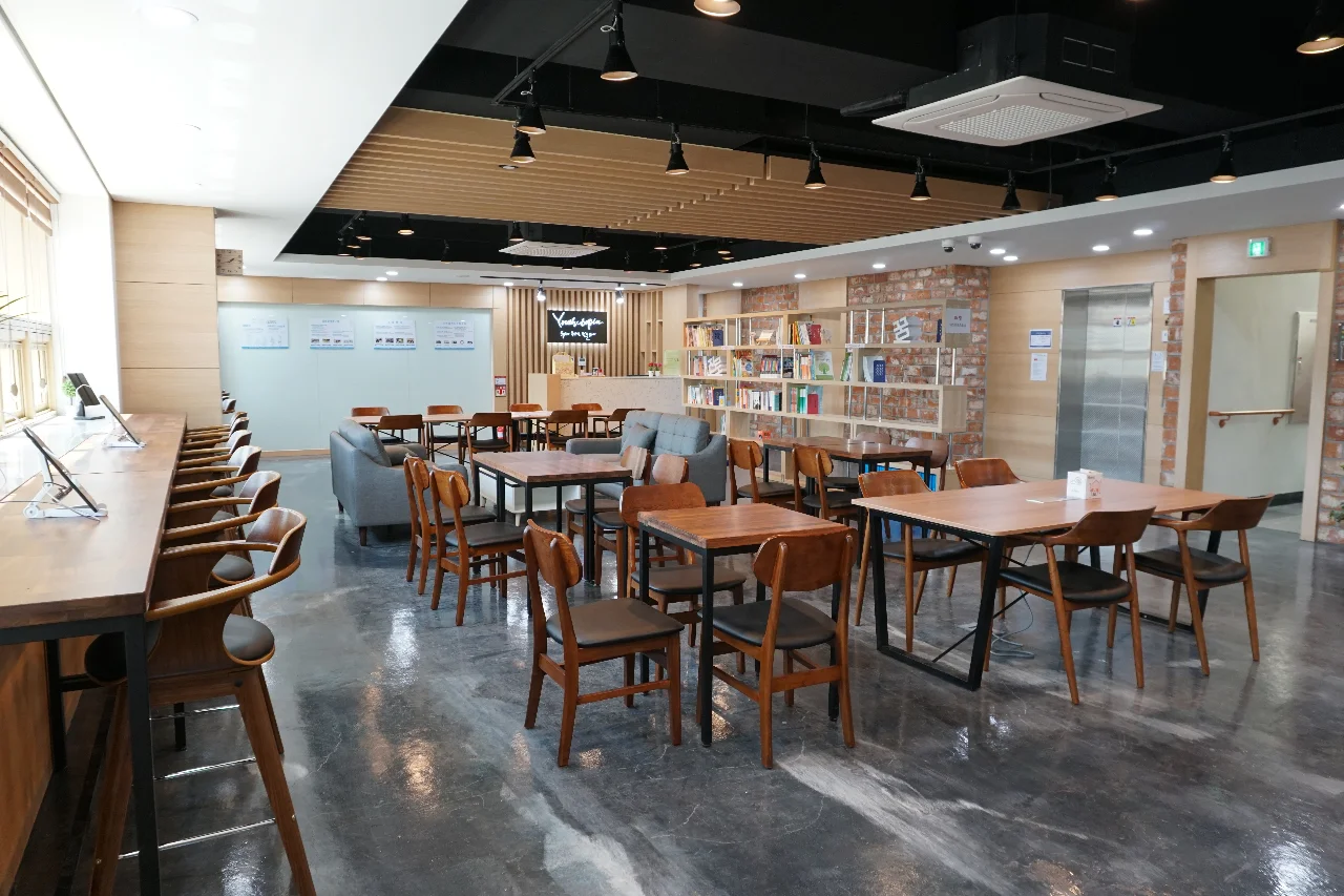 Cafe Youth-topia